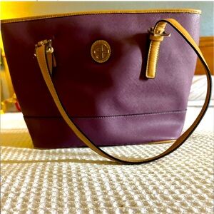 GIANI BERNINI~ AUTHENTIC
TAN AND CRANBERRY COLOR
SHOULDER TOTE HANDBAG NWOT